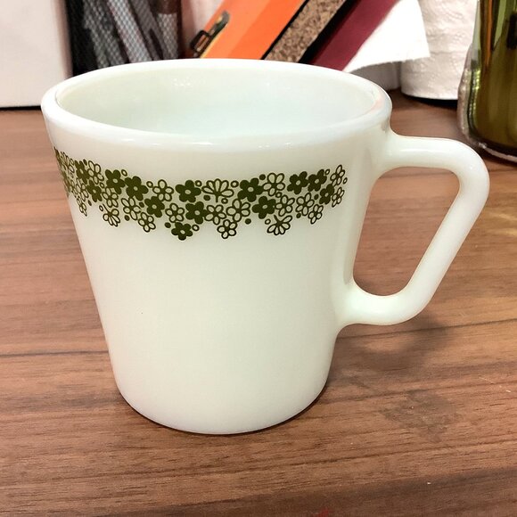 Vintage Mid Century PYREX Spring Blossoms Crazy Daisy Coffee Milk Glass Mug USA - Picture 1 of 2